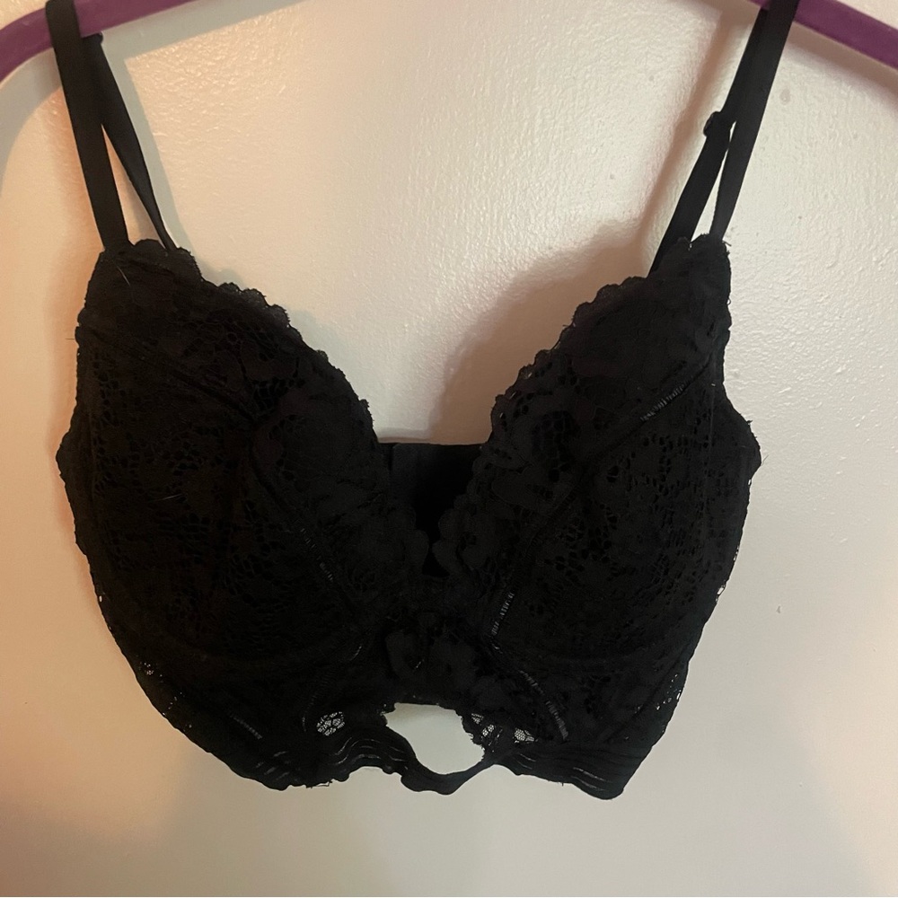 Victoria’s Secret black very sexy lined plunge bra size 32D